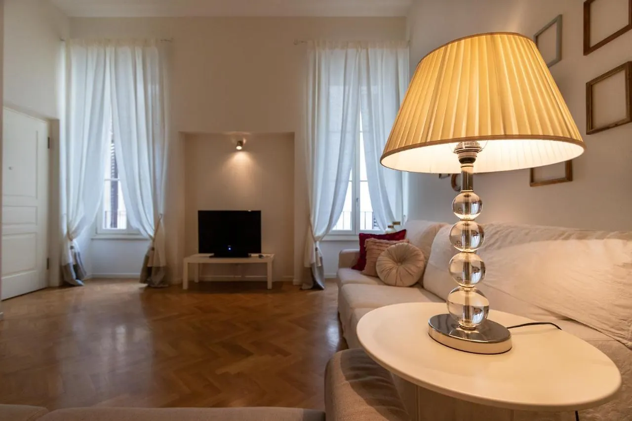 Ad Verona Flat 0*,